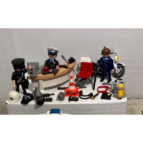 Playmobil Police Station Set Lot With People Car & Accessories Imaginative Play - Picture 3 of 16